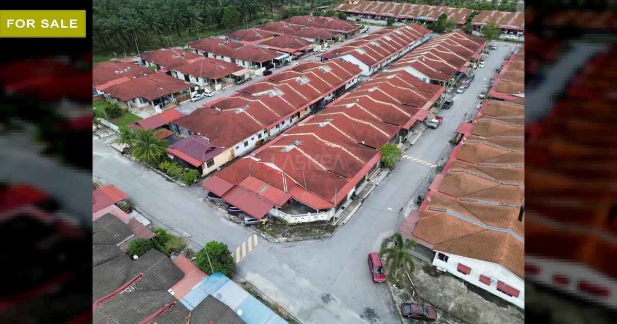 Freehold Single Storey Corner Lot House at Taman Melor Teluk Intan ...