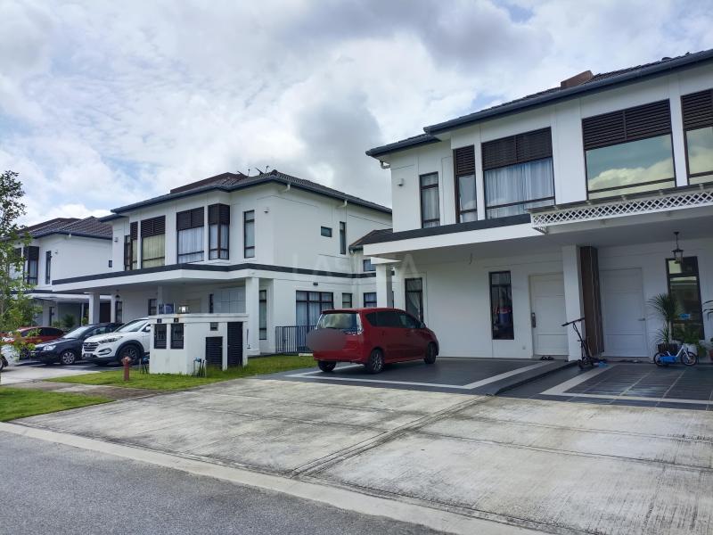 FACING SOUTH DOUBLE STOREY AVENHAM GARDEN TYPE C ECO GRANDEUR PUNCAK ...